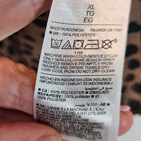 Old Navy Spotted Brown Leopard Satin V-neck Sleeveless Tank Top Brown Size XL - Picture 8 of 8